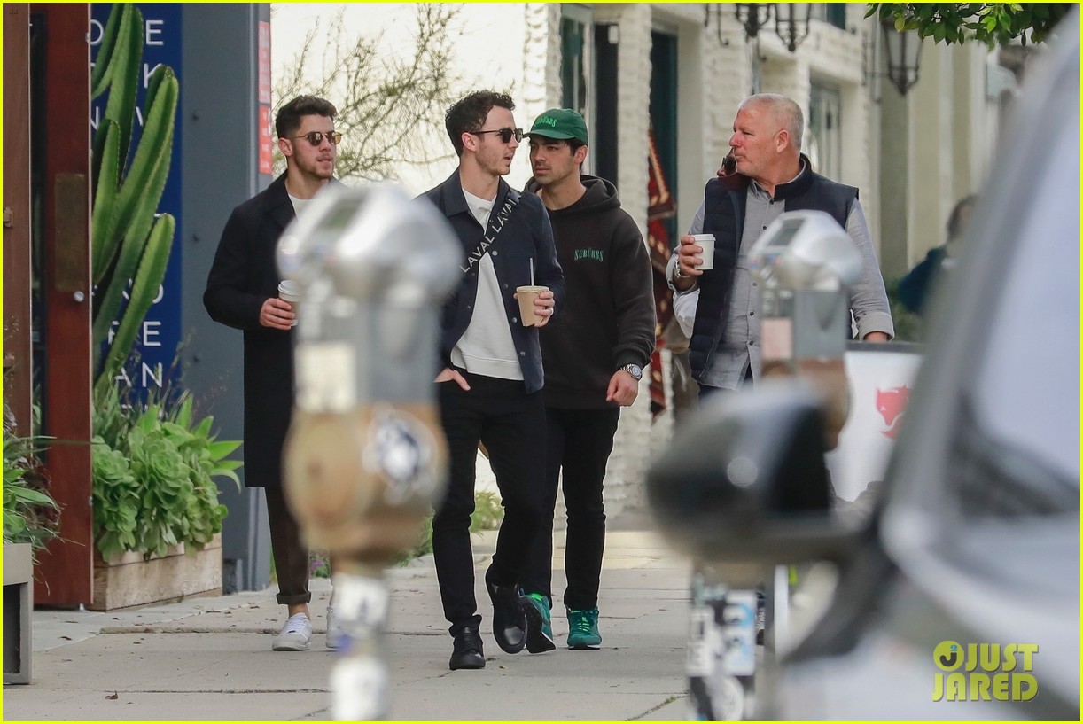 jonas brothers lunch in los angeles 51