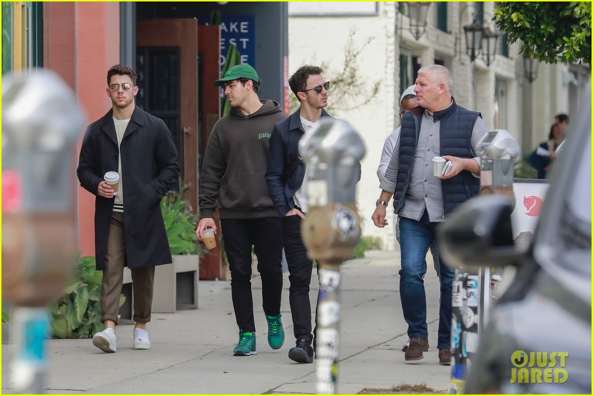 jonas brothers lunch in los angeles 55