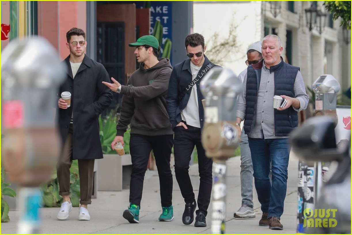 jonas brothers lunch in los angeles 56