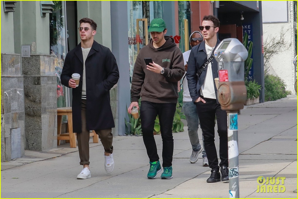 jonas brothers lunch in los angeles 58