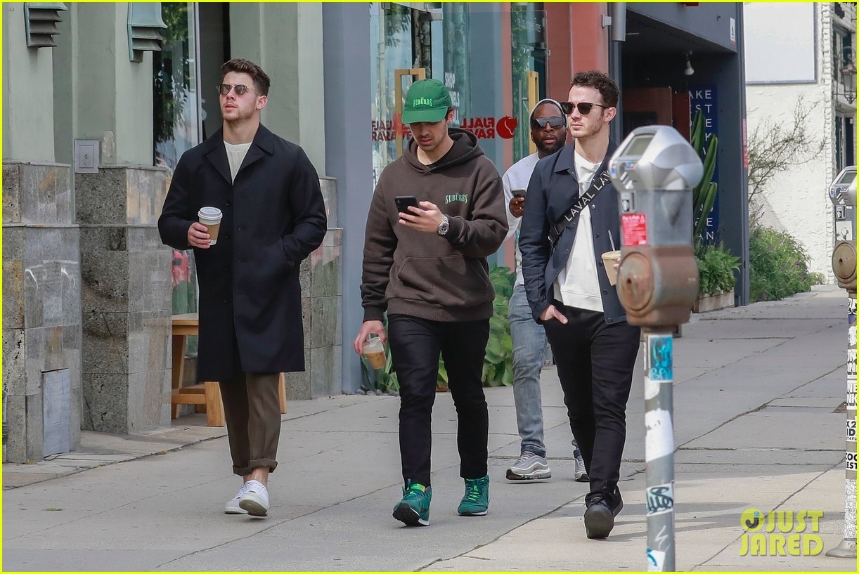 jonas brothers lunch in los angeles 59