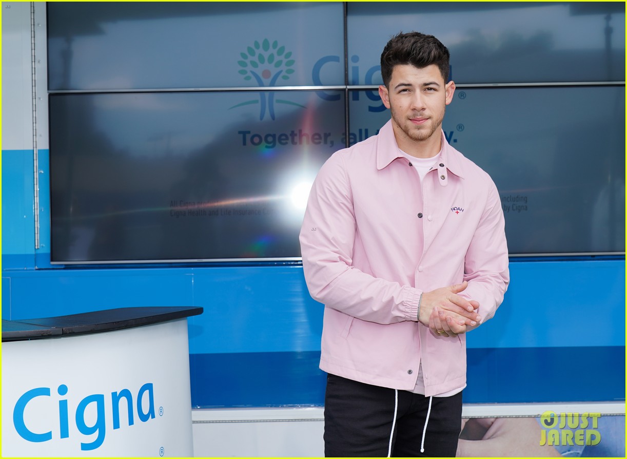 nick jonas cozies up to a puppy at cigna event 08