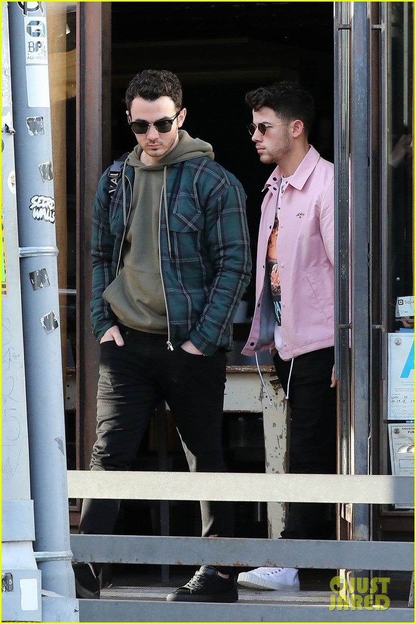 the jonas brothers and sophie turner step out for dinner at craigs 09