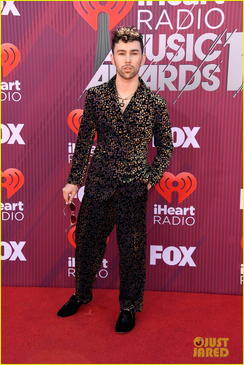 max wife emily skip traditional red carpet attire to iheartradio music awards 08