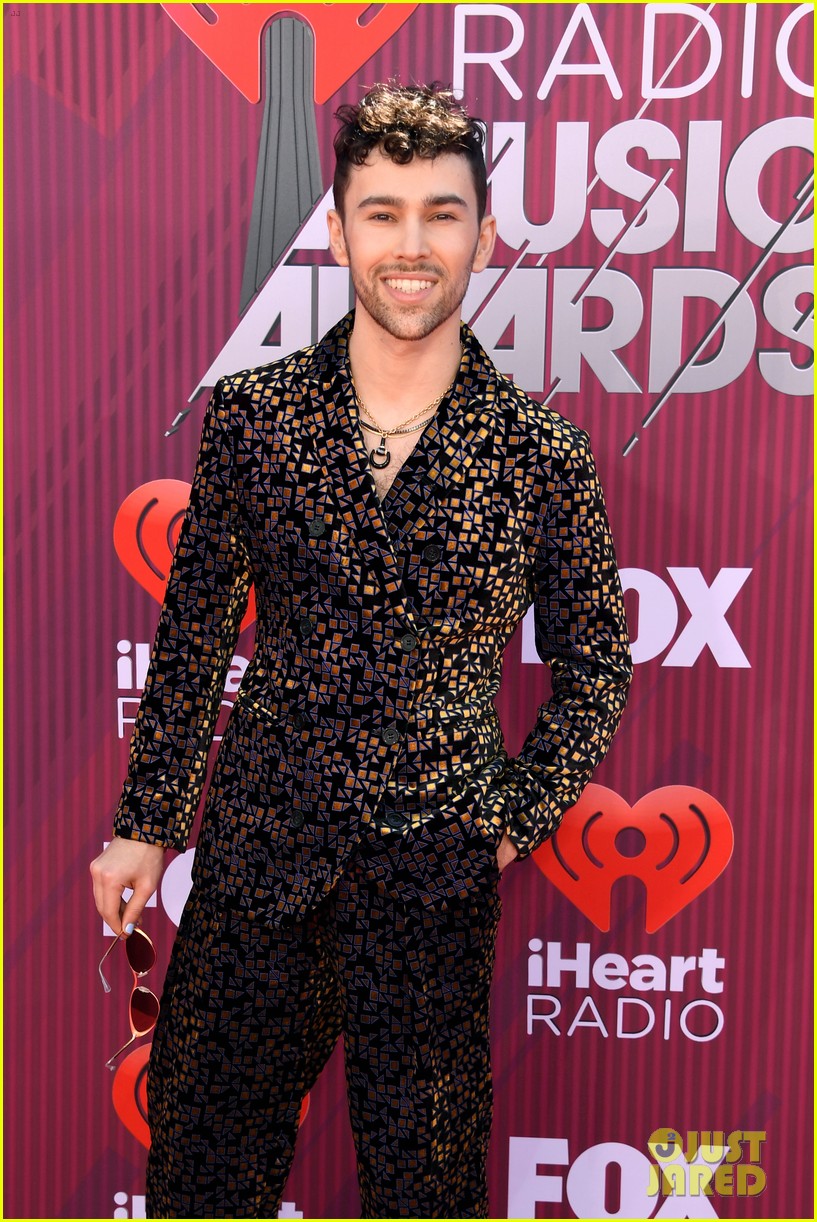 max wife emily skip traditional red carpet attire to iheartradio music awards 09
