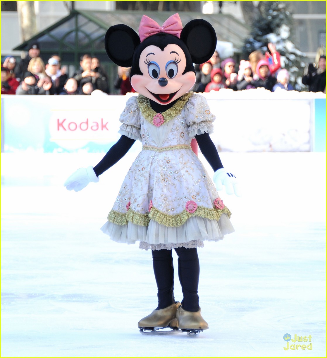 minnie mouse gets official instagram 01