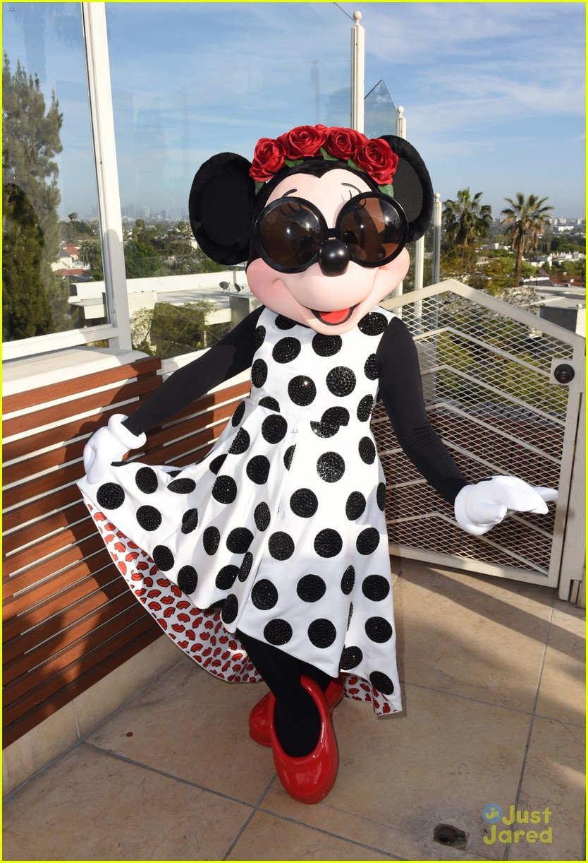 minnie mouse gets official instagram 04