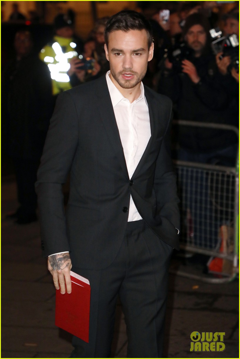 liam payne joins kate moss at portrait gala 09