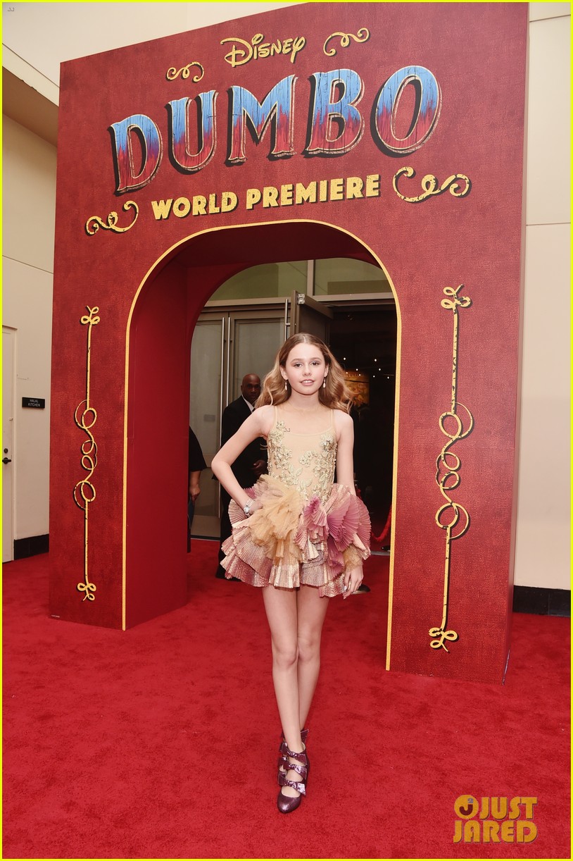ravens home and coop cami stars team up at dumbo premiere 09