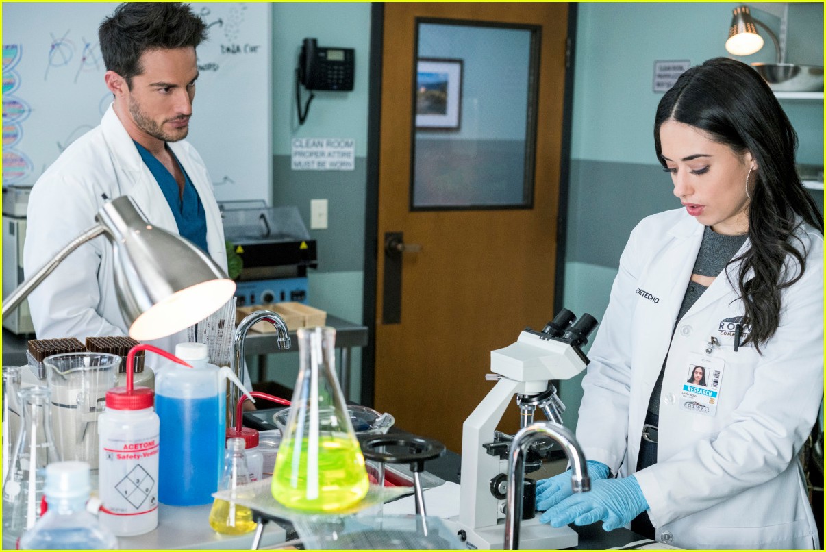 roswell new mexico liz and michael try to save isobel in tonights new episode 05