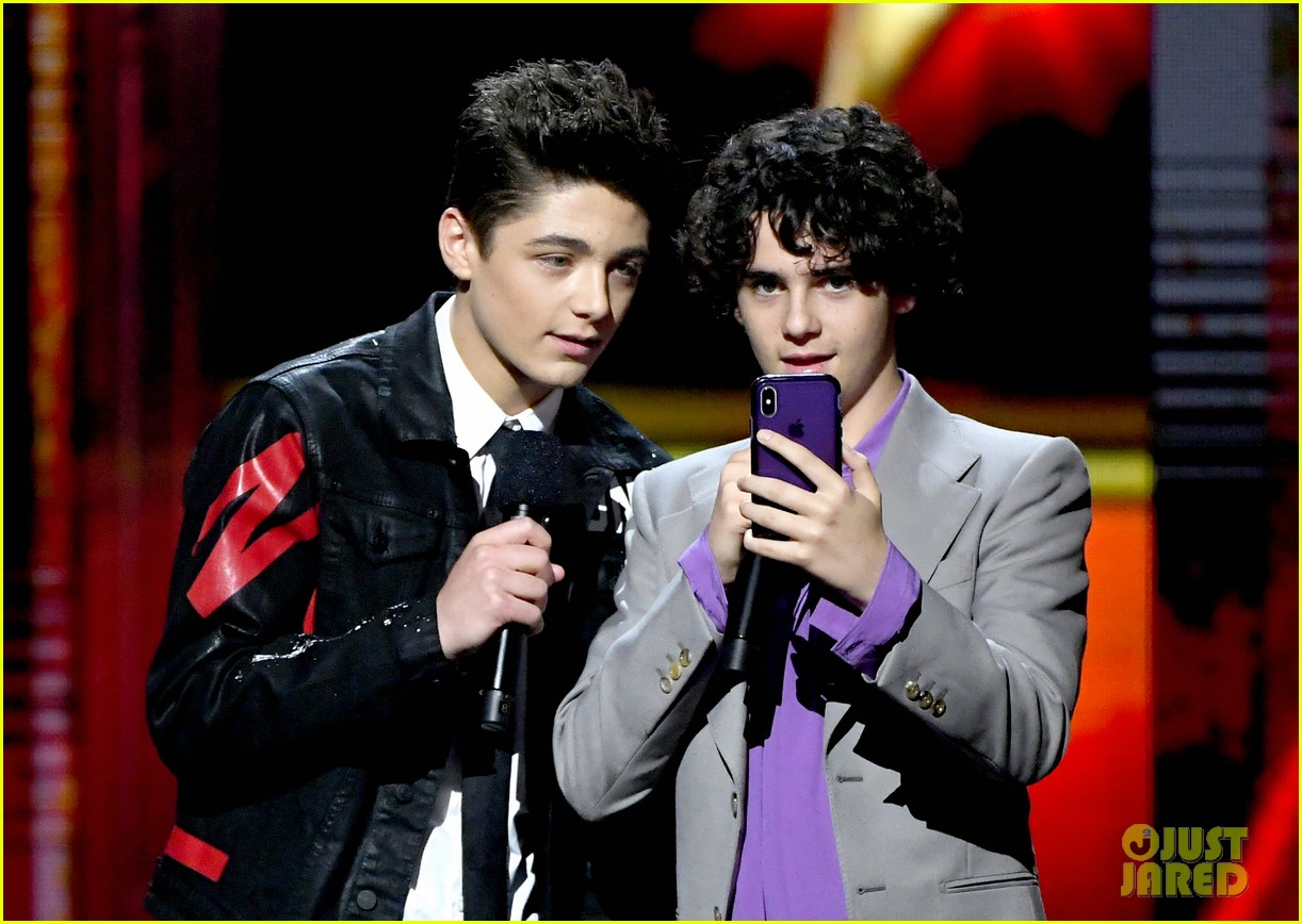 asher angel and jack dylan grazer bring shazam to kcas 2019 11