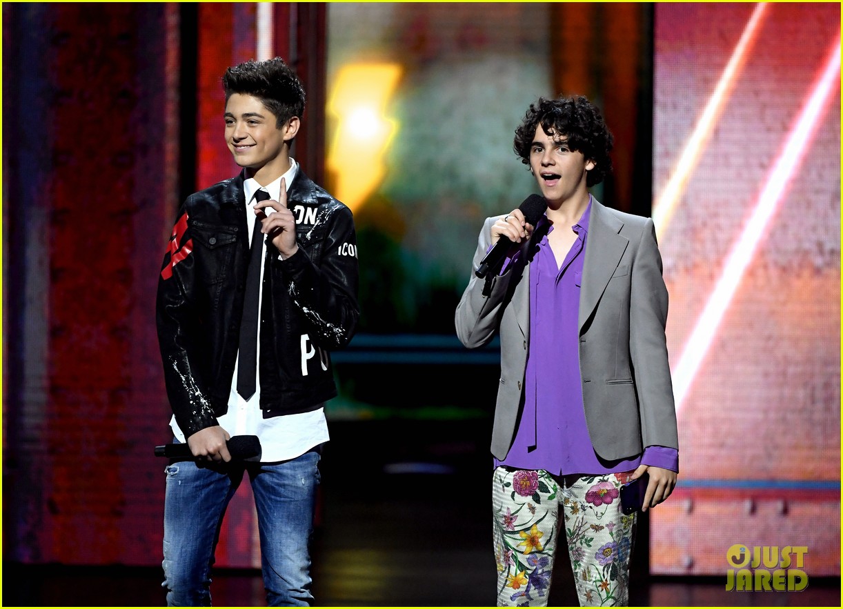 asher angel and jack dylan grazer bring shazam to kcas 2019 12
