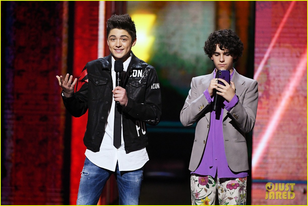 asher angel and jack dylan grazer bring shazam to kcas 2019 14