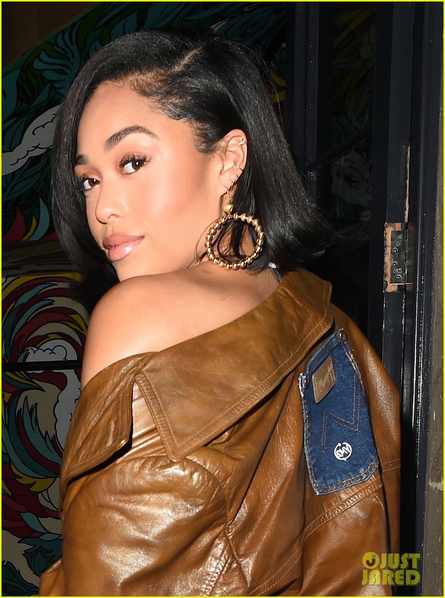 jordyn woods glows in gold while out for dinner in london 04