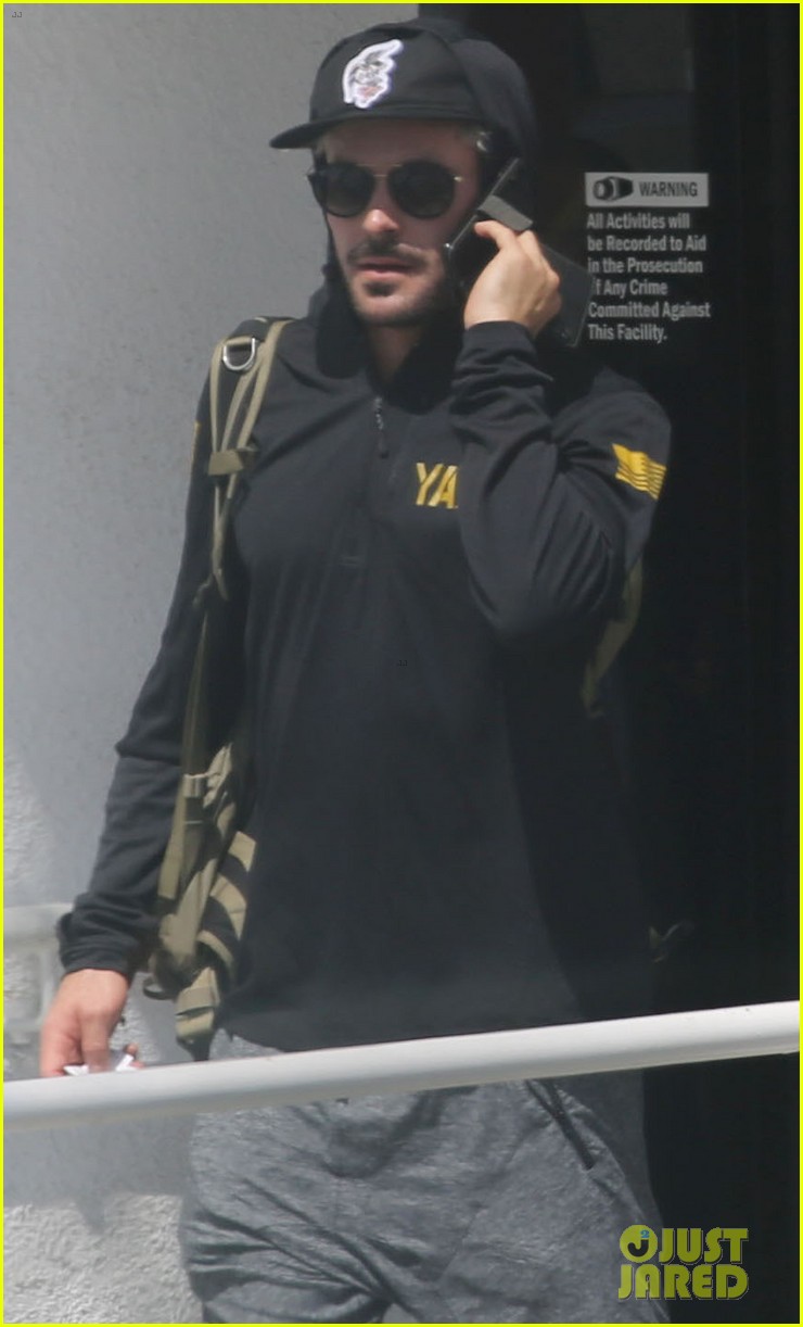 zac efron steps out after acl injury 08