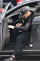 zac efron heads to physical therapy after tearing acl 03