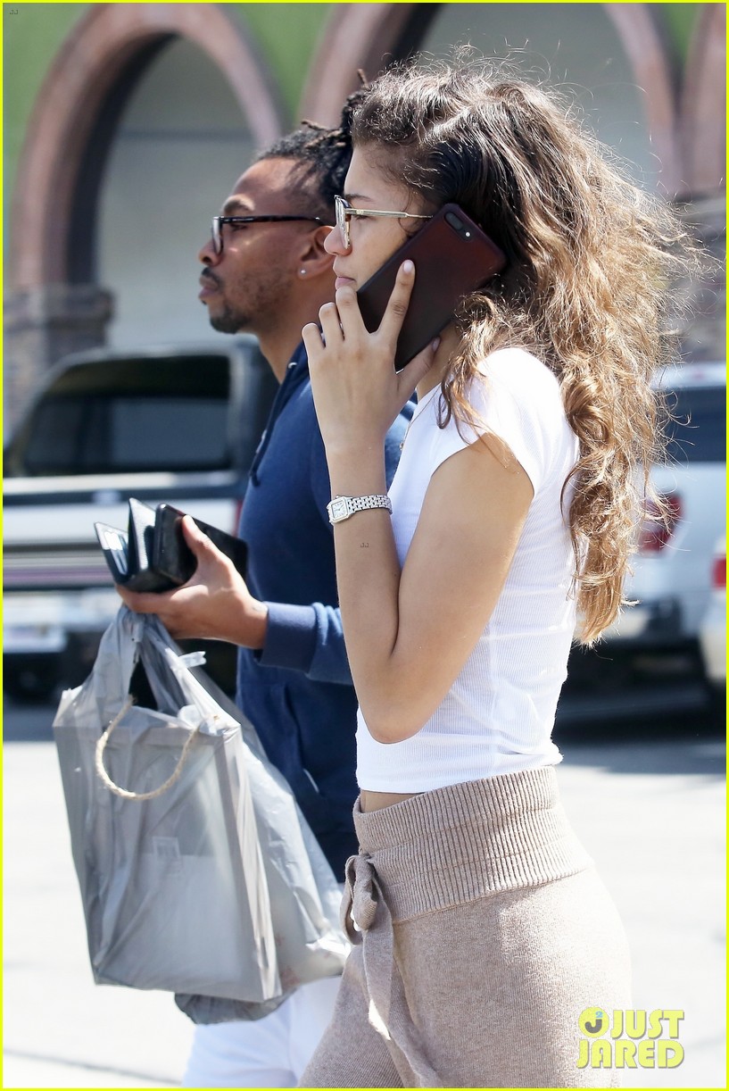 zendaya had a lot to say about this paparazzi moment 02