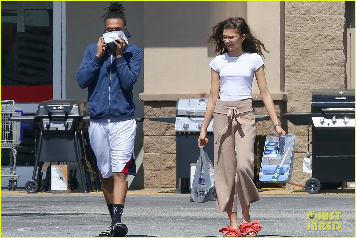 zendaya had a lot to say about this paparazzi moment 17