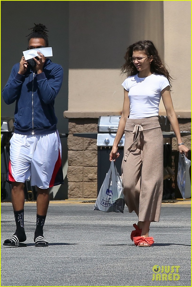 zendaya had a lot to say about this paparazzi moment 18