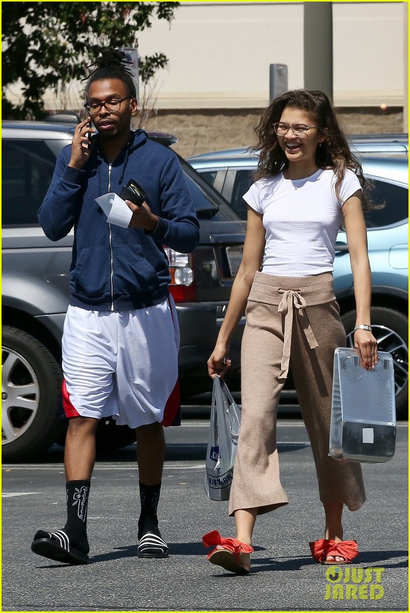 zendaya had a lot to say about this paparazzi moment 25