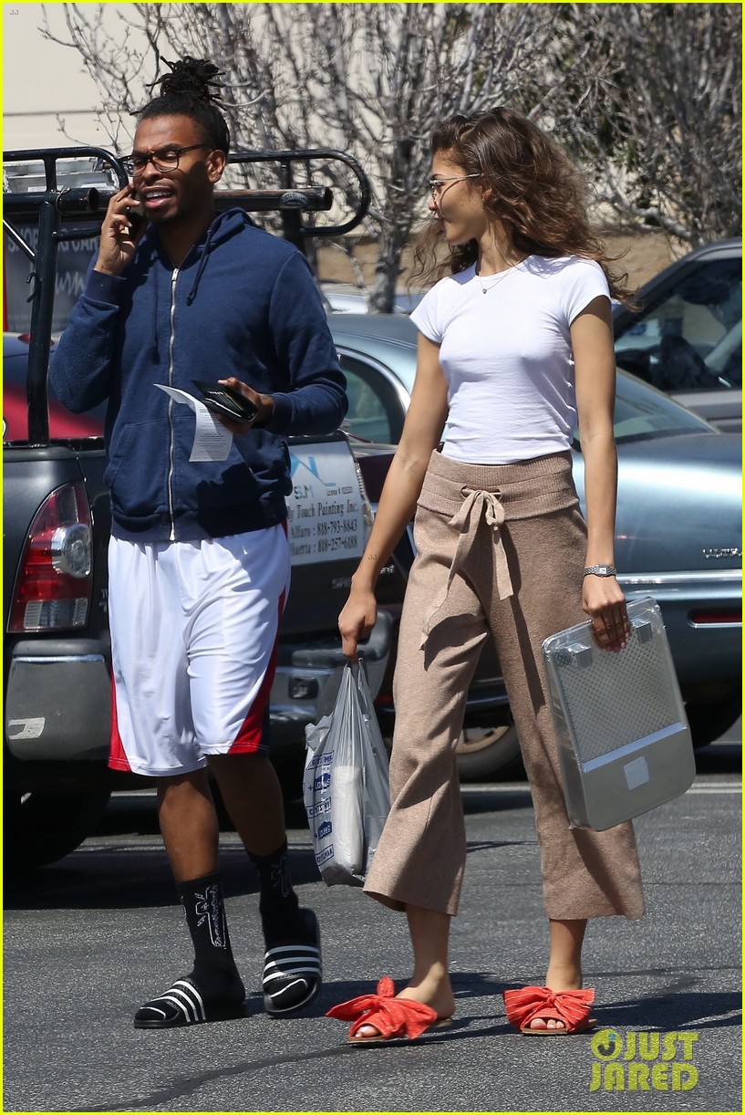zendaya had a lot to say about this paparazzi moment 30