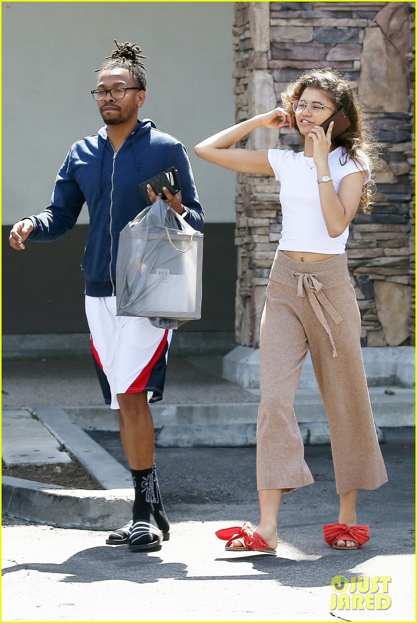 zendaya had a lot to say about this paparazzi moment 38