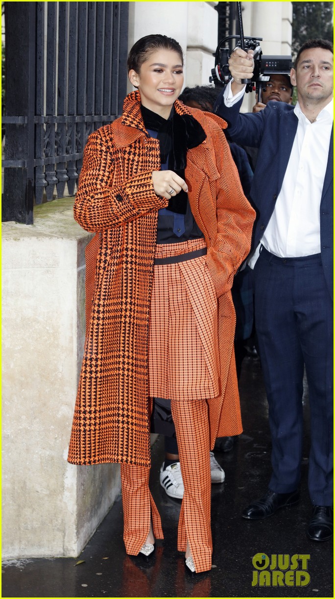 zendaya pops in orange while out during paris fashion week 02