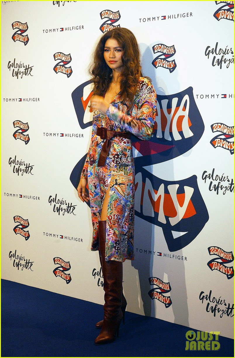 zendaya photo call for tommy hilfiger collection 01