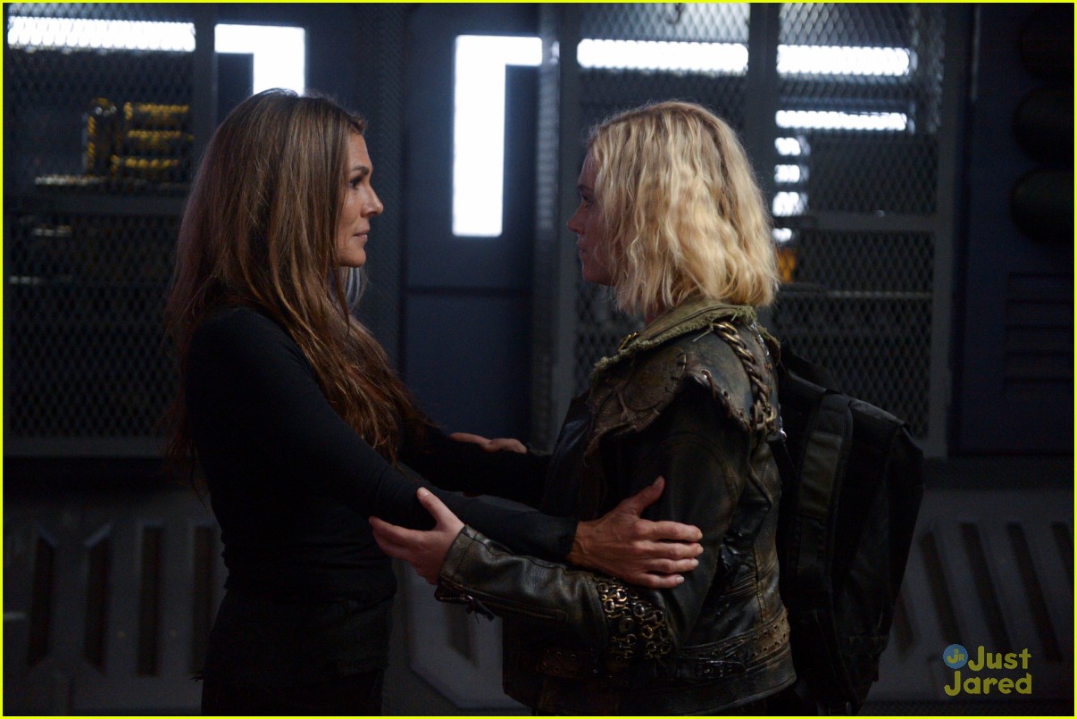 the 100 s6 new trailer first pics 09