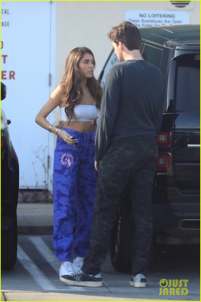 madison beer sports white bandeau for lunch in hollywood 05
