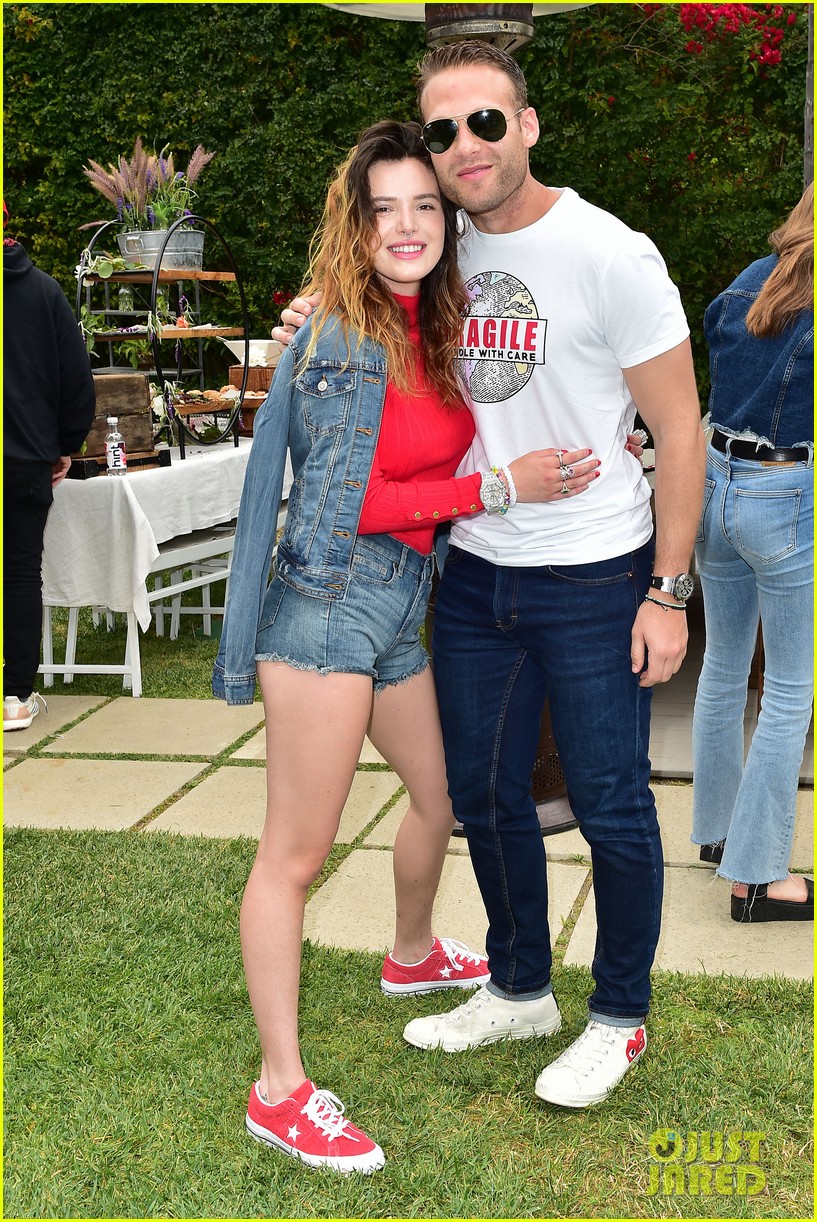 bella thorne stop by aero beach house for sustainable beach retreat 28