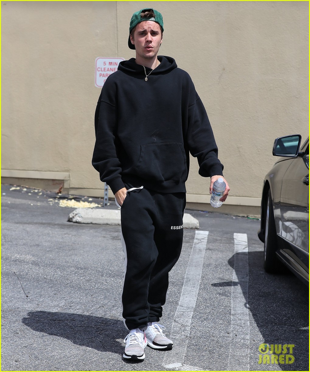 justin bieber stays in shape with a boxing workout in hollywood 01