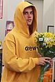 justin bieber picks up flowers for wife hailey in beverly hills 04