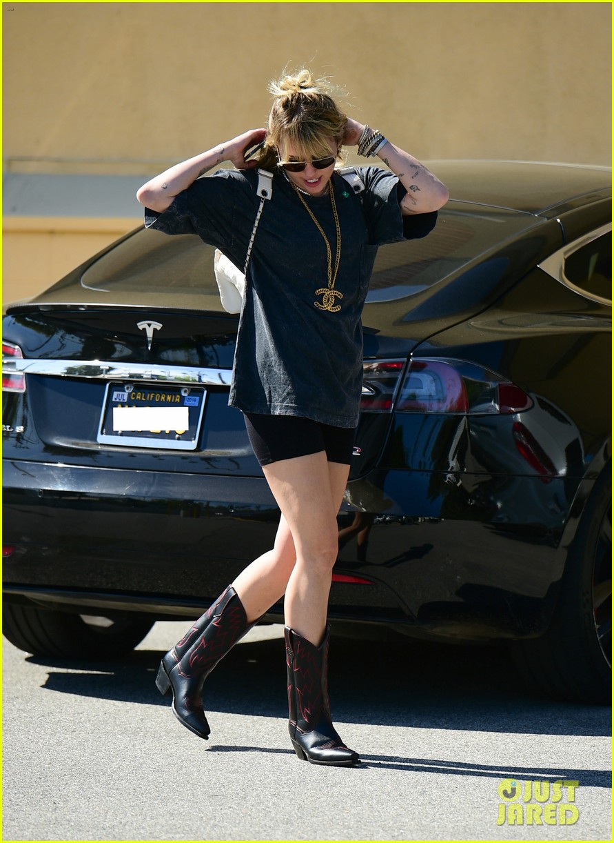 miley cyrus does a little dance while out in studio city 01