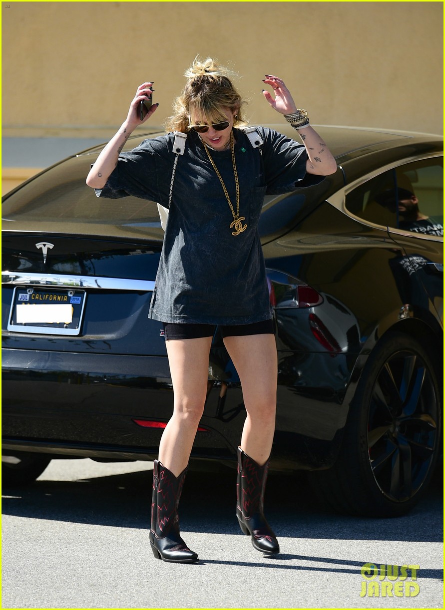 miley cyrus does a little dance while out in studio city 04