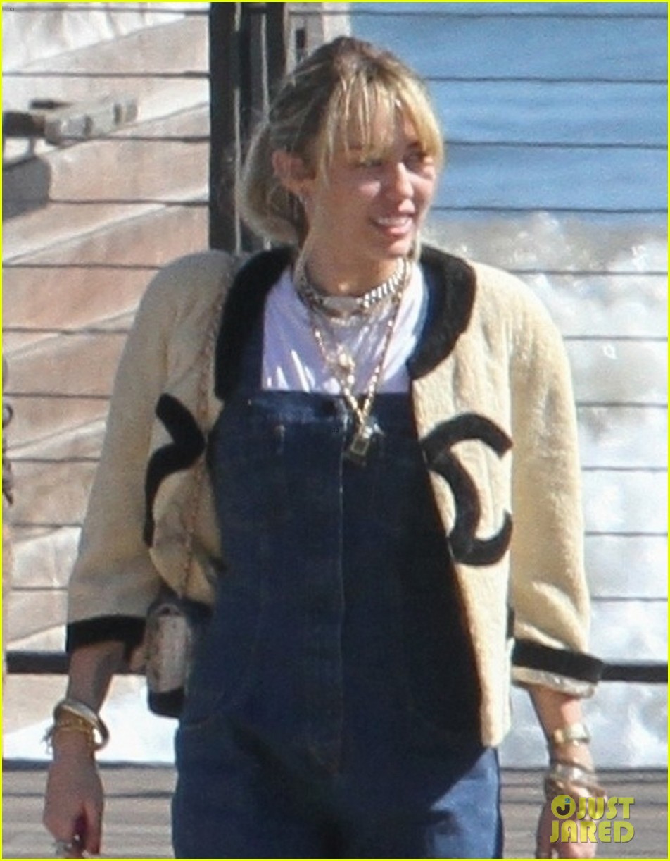 miley cyrus liam hemsworth lunch with family 06