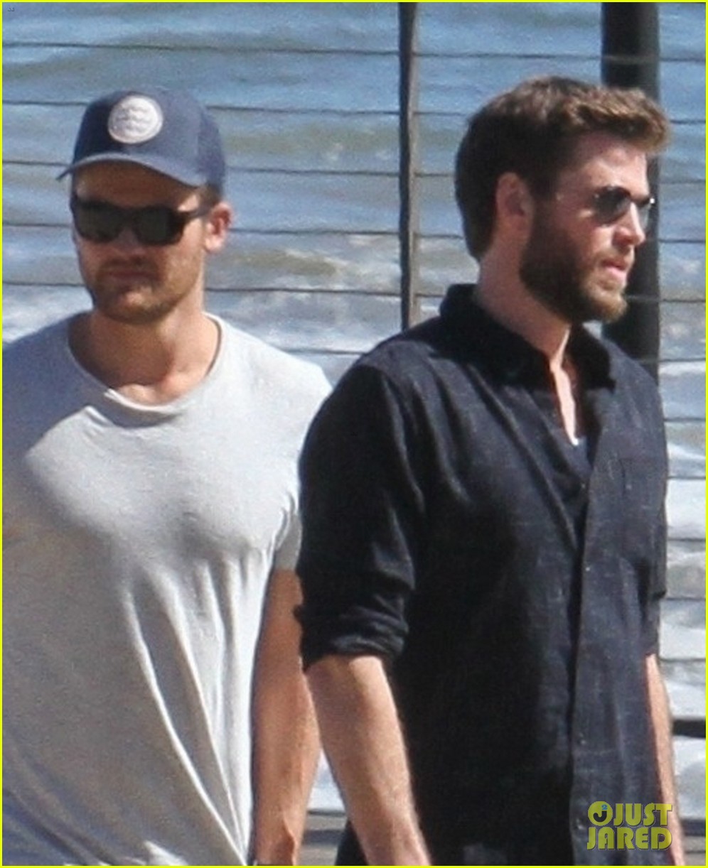 miley cyrus liam hemsworth lunch with family 08