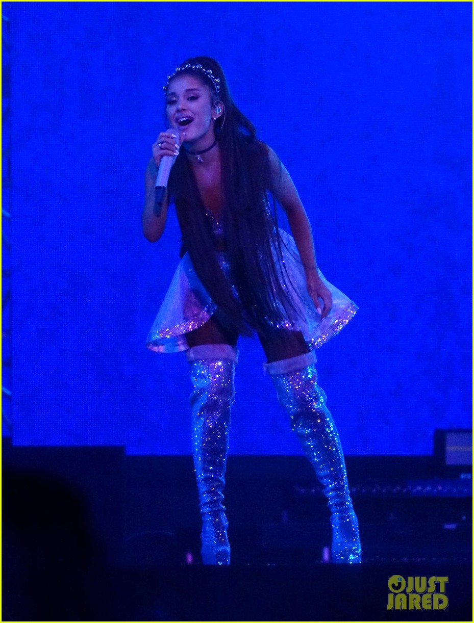 ariana grande closes out the final night of coachellas first weekend 06