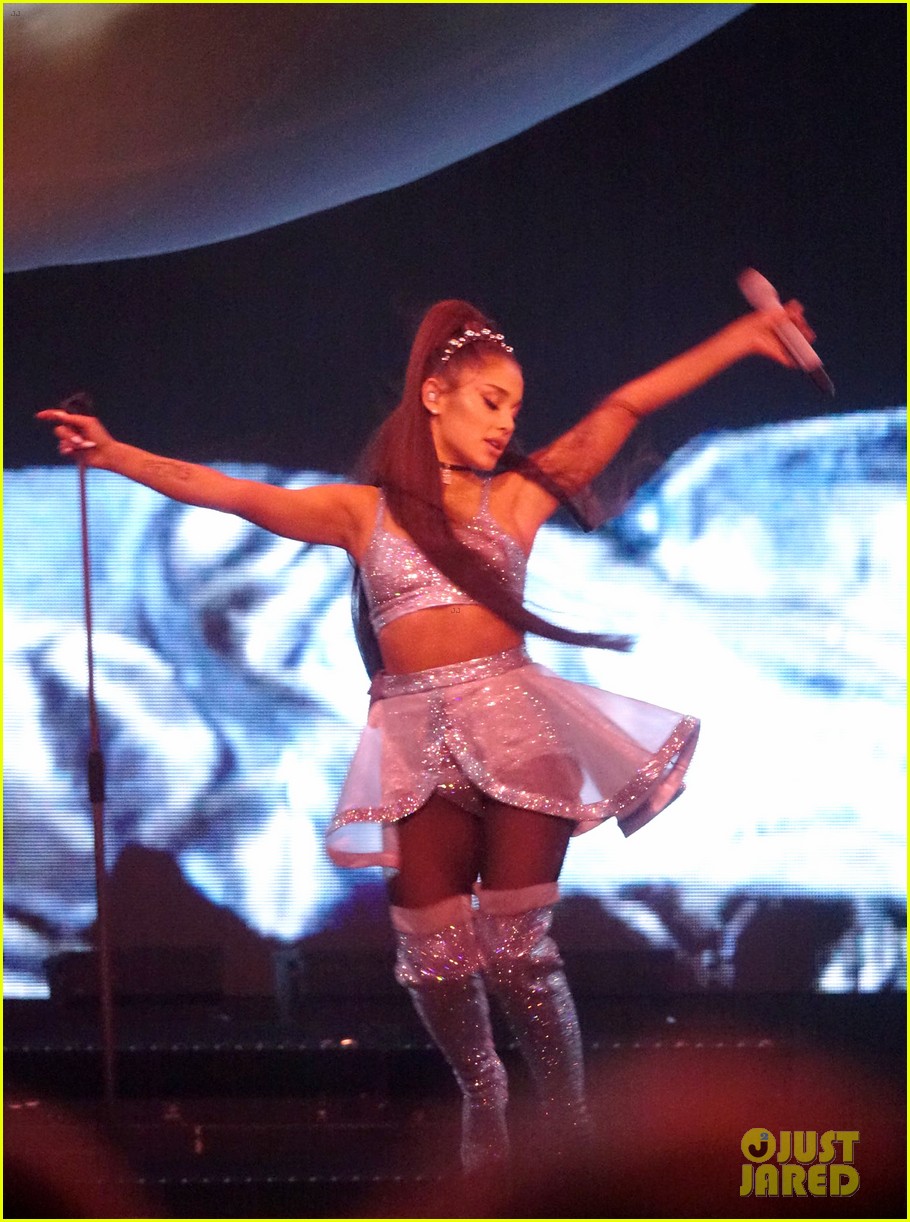 ariana grande closes out the final night of coachellas first weekend 10