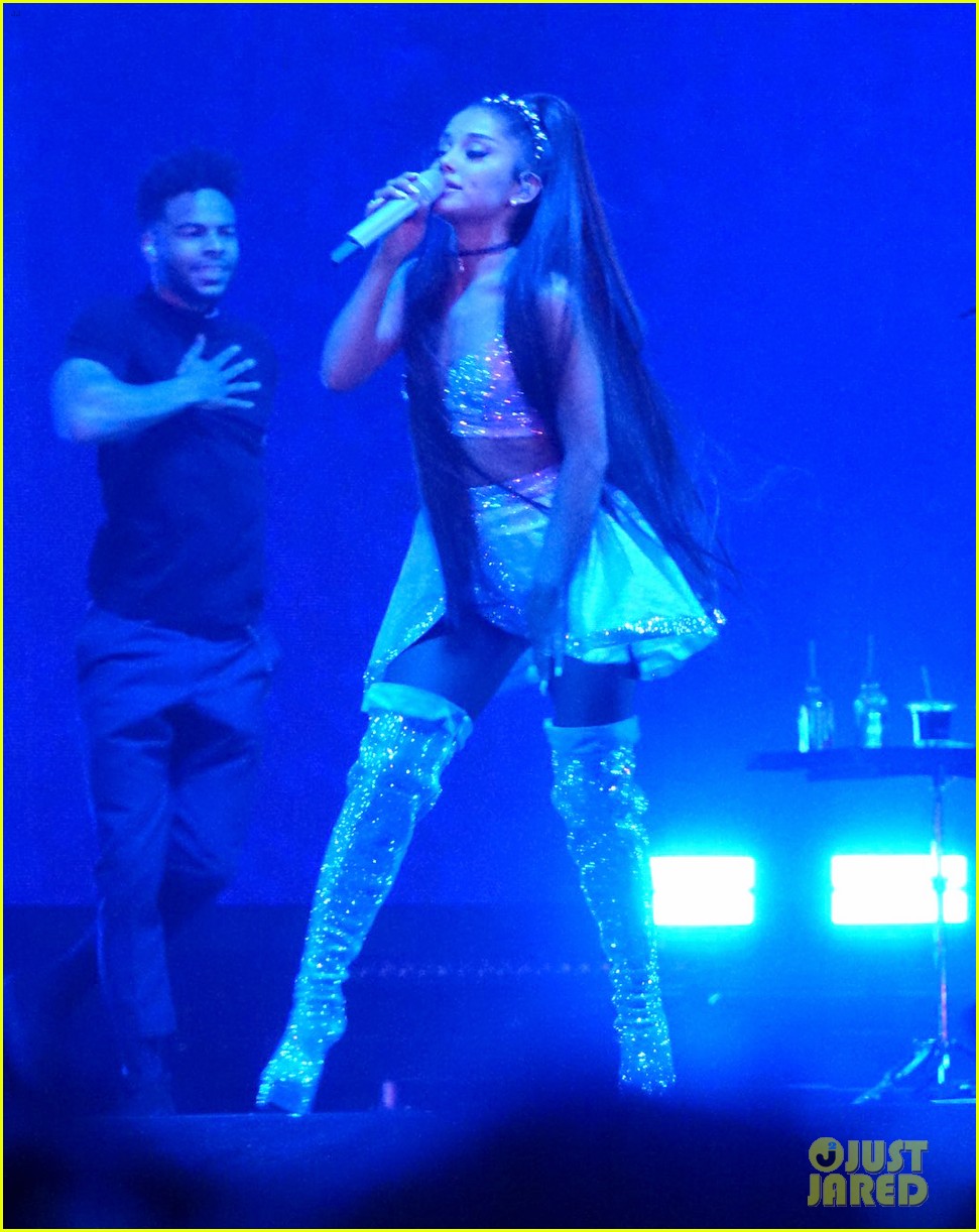 ariana grande closes out the final night of coachellas first weekend 13
