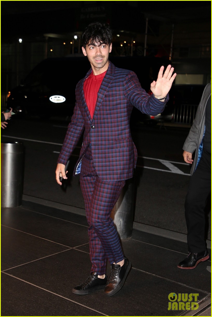 joe jonas looks dapper while out in nyc 02