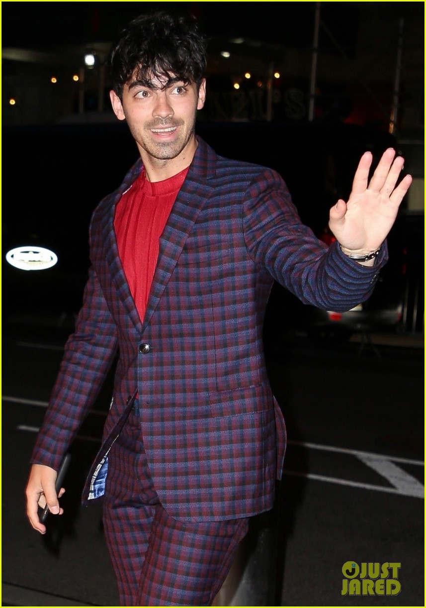 joe jonas looks dapper while out in nyc 05