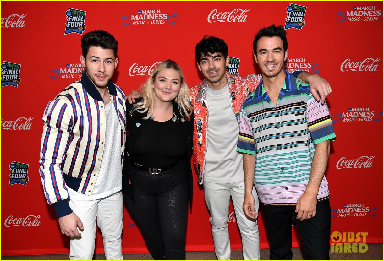 jonas brothers perform at march madness music series 04