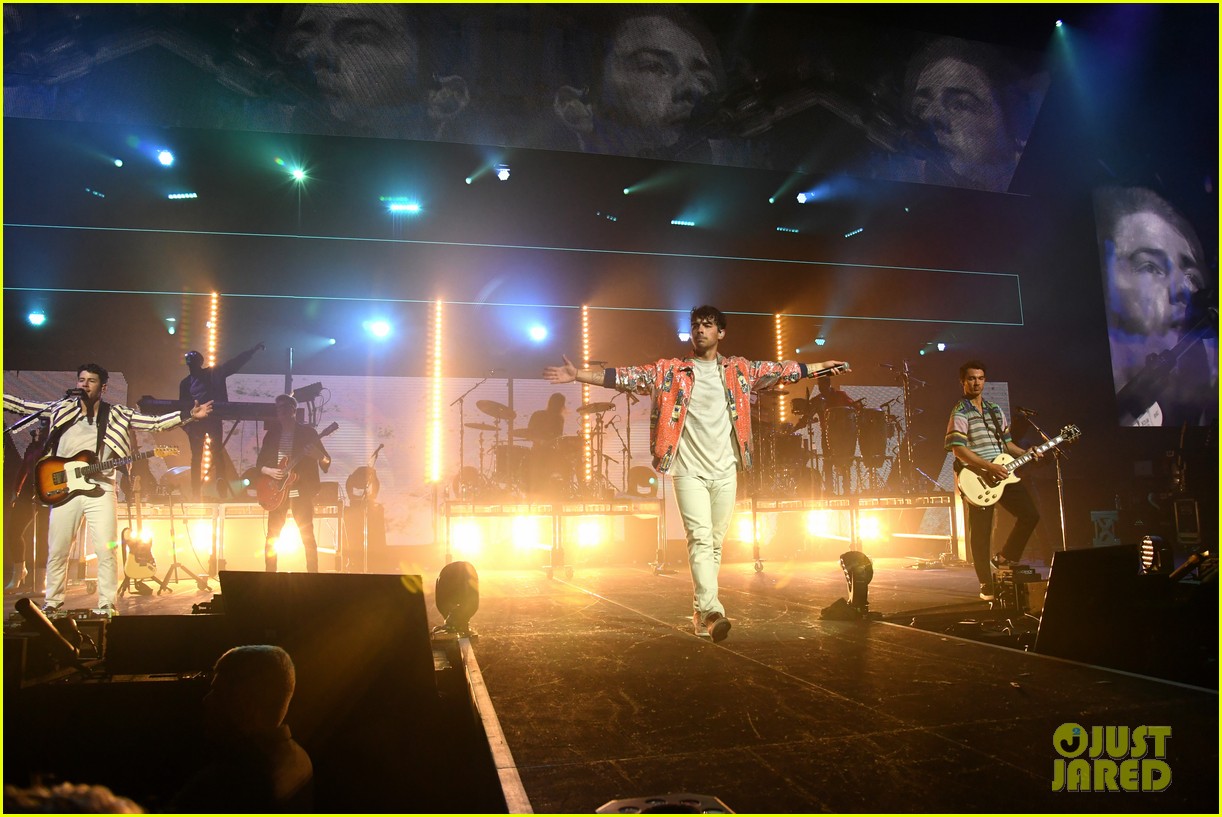 jonas brothers perform at march madness music series 12