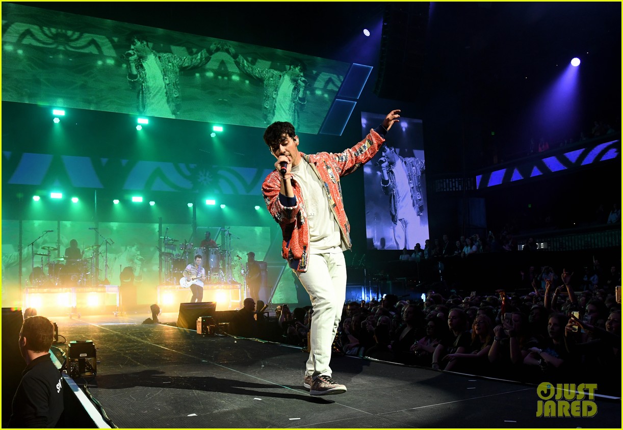 jonas brothers perform at march madness music series 16