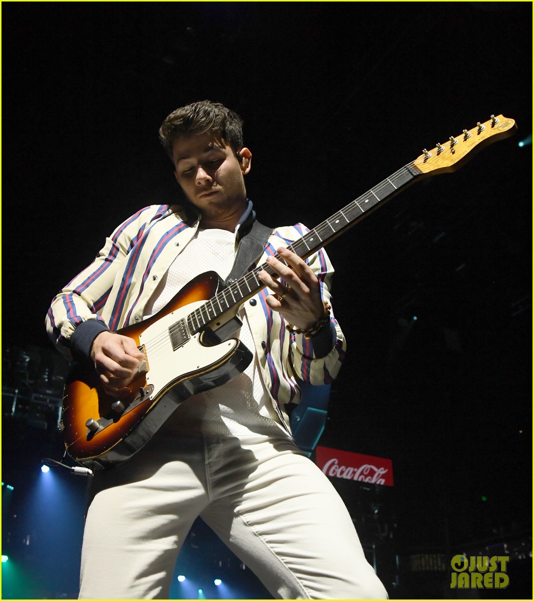 jonas brothers perform at march madness music series 18