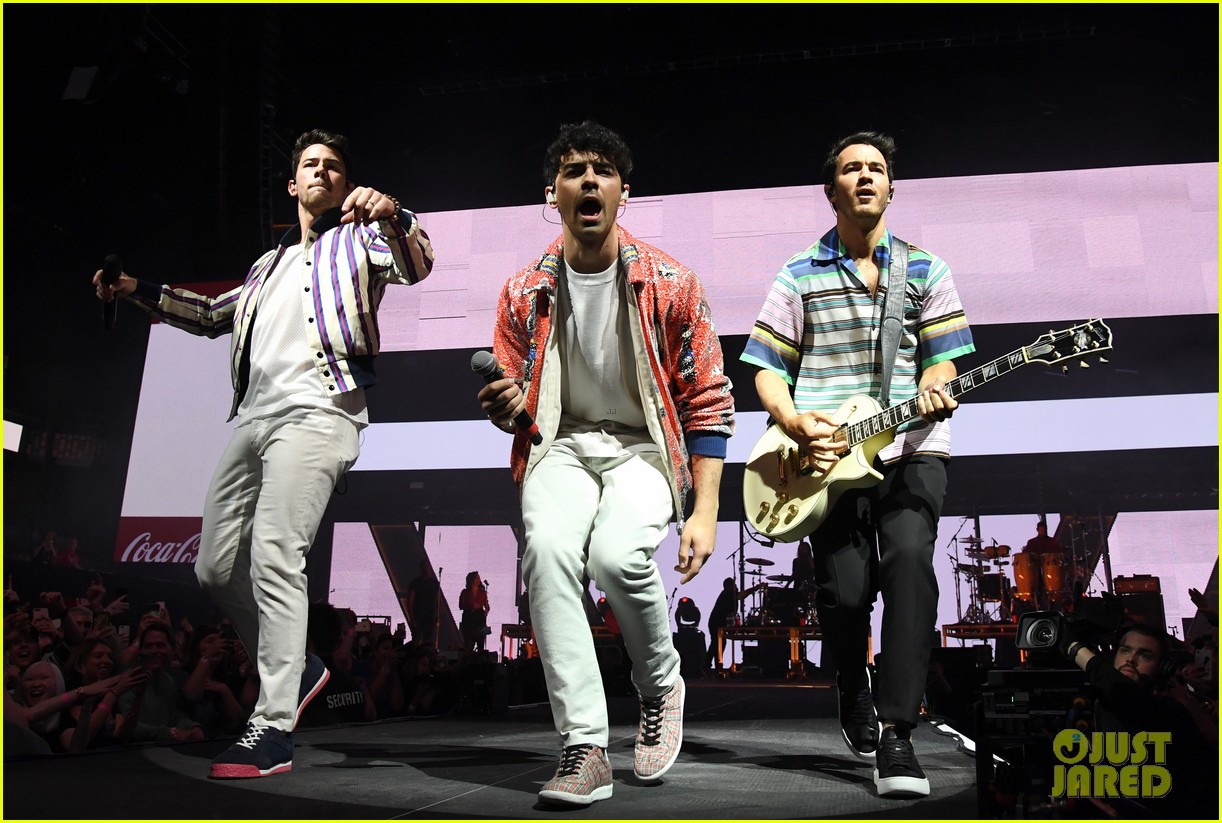 jonas brothers perform at march madness music series 24