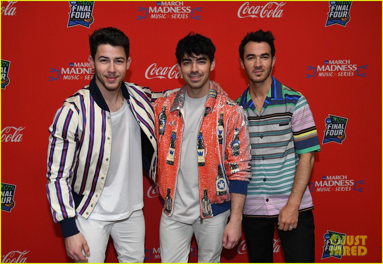 jonas brothers perform at march madness music series 31