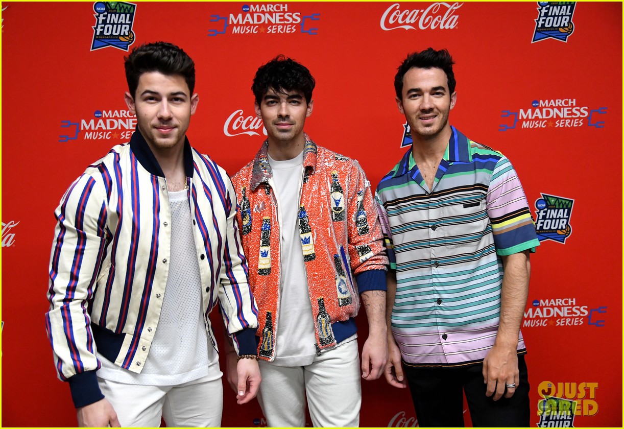 jonas brothers perform at march madness music series 32
