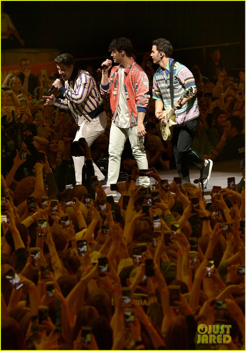 jonas brothers perform at march madness music series 37